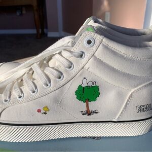 Cariuma Snoopy  NEW Size 42 EU /Women’s 11